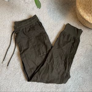 Aritzia Community ION PANT Dark Olive size M